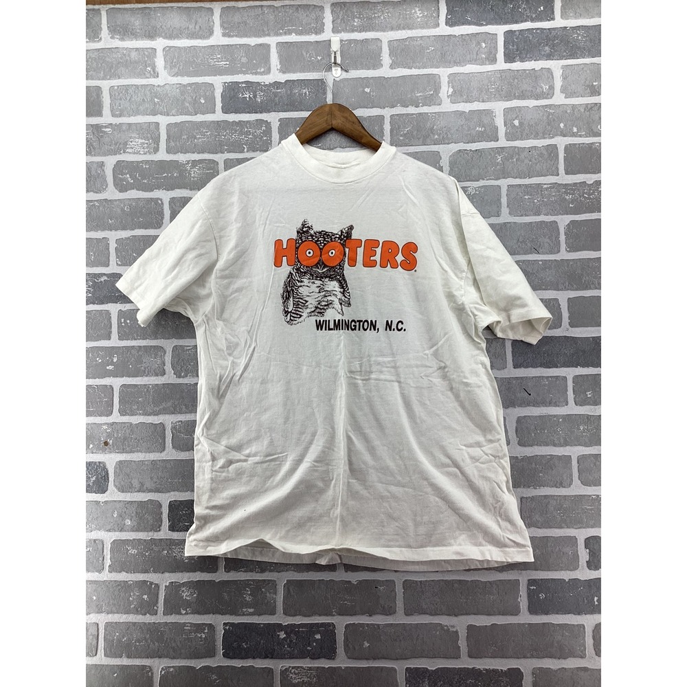 Vintage Hooters Wilmington NC White Graphic T-Shirt Hanes Beefy-T XL USA Made